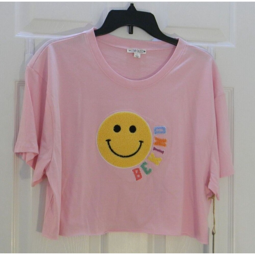 Love Dazed Pink Tee Be Kind Cropped Happy Face NWT
